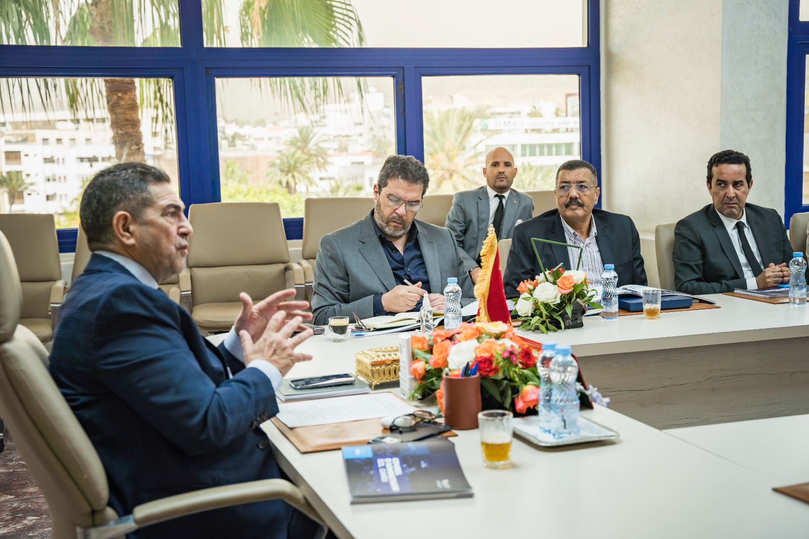 الوالي سعيد أمزازي يترأس مجلس إدارة شركة “أكادير الكبير للنقل والتنقلات الحضرية” ويؤكد تسريع وتيرة مشاريع النقل المستدام