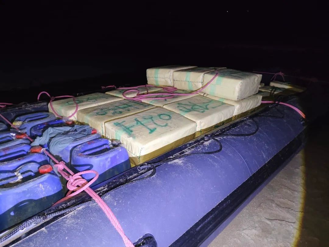 ضربة موجعة لشبكات التهريب الدولي: إحباط عملية تهريب طنين ونصف من المخدرات بشاطئ سيدي بو الفضائل