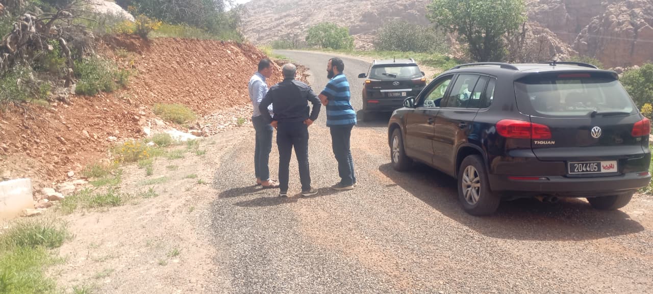 اشتوكة ايت باها:رئيس جماعة أوكنز يقود جهوداً مكثفة لتسريع إصلاح المسالك الطرقية القروية.