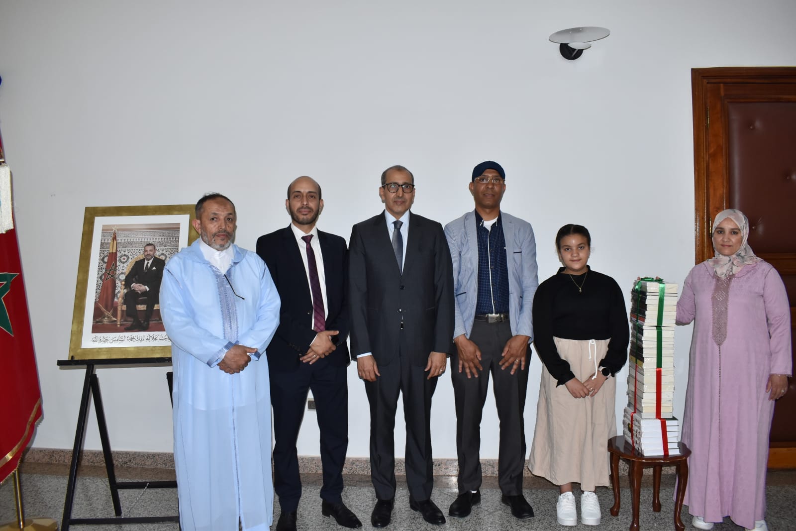 عامل إقليم اشتوكة آيت باها يستقبل التلميذة “آية المانوس” احتفاءً بتميزها الوطني في فن الخطابة