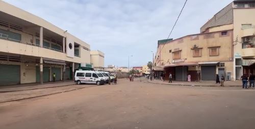 الدشيرة الجهادية: تفكيك أقدم “سويقة” عشوائية ونقل التجار إلى سوق نموذجي.