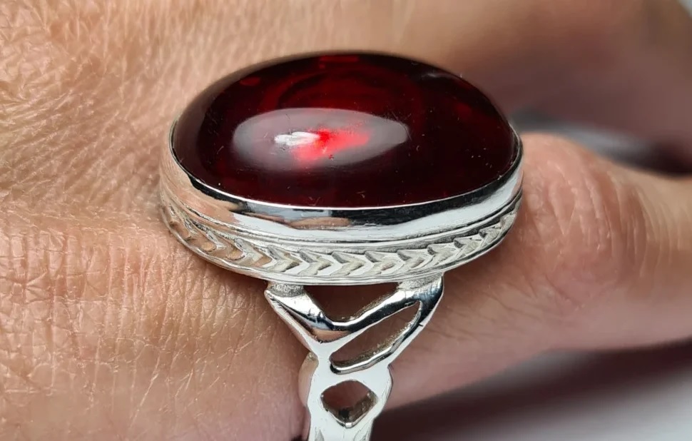 أكادير: كوكبة الدراجين للدرك الملكي تفكك شبكة للنصب بـ”الزئبق الأحمر” وتحجز مبالغ مهمة