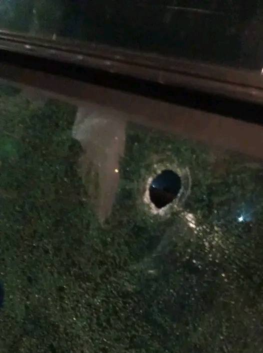 تنقل محفوف بالمخاطر… هجمات بالحجارة تقلق مستعملي الحافلات بسيدي بيبي