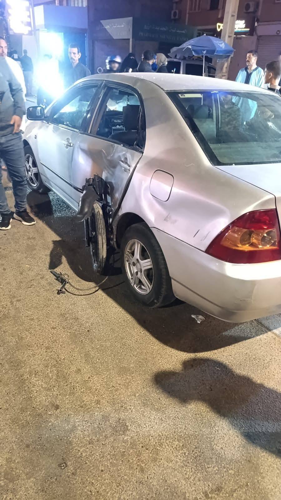 مشاهد صادمة من أيت ملول.. أجزاء دراجة نارية تلتصق بهيكل سيارة إثر اصطدام عنيف