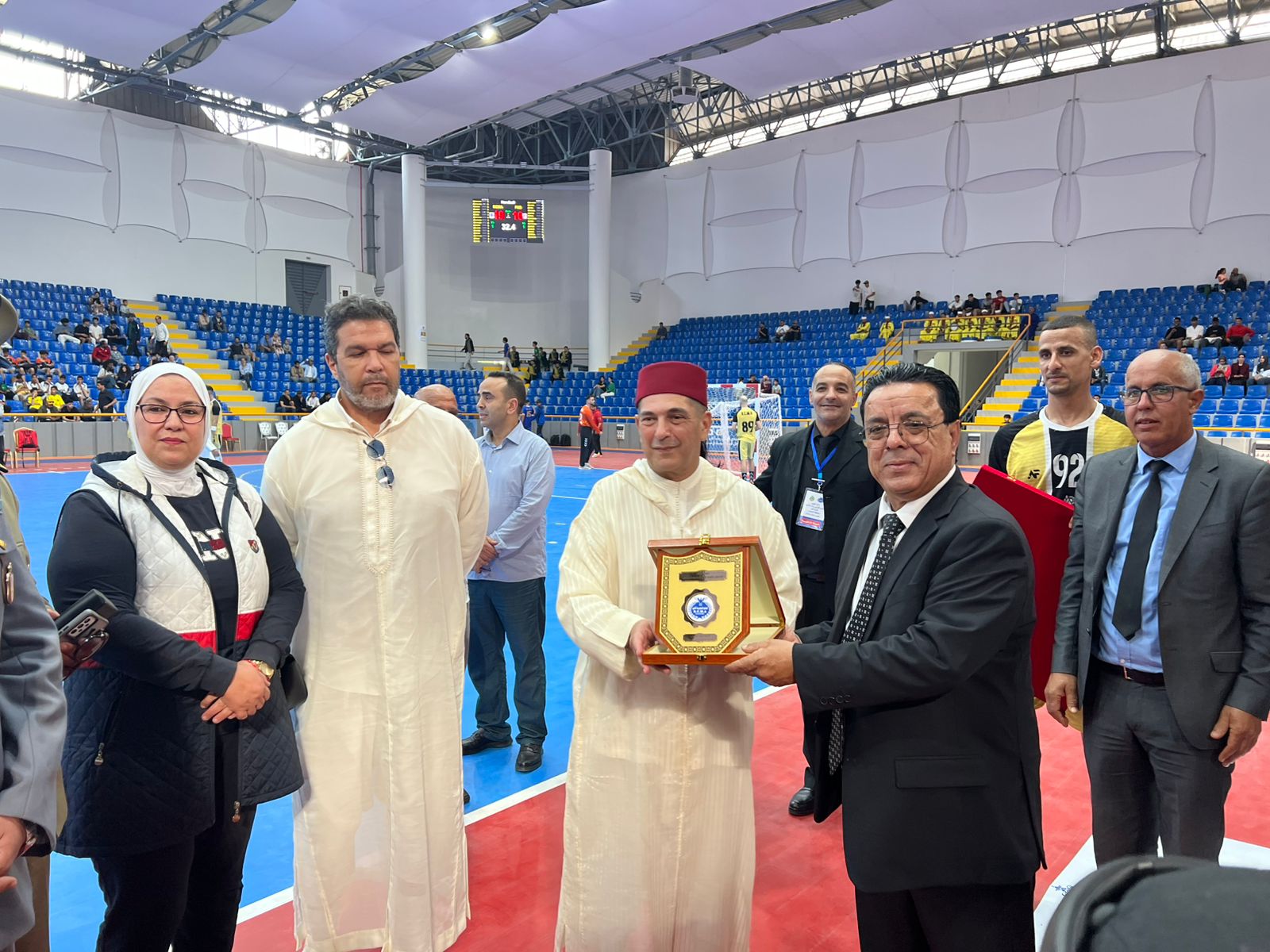 والي جهة سوس ماسة يشرف على تتويج رجاء أكادير بلقب البطولة الوطنية لكرة اليد