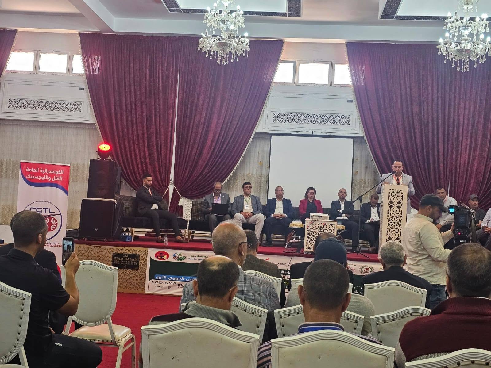 بين مطرقة المنافسة العشوائية وسندان المسالك المهترئة.. مهنيو نقل المستخدمين ببيوكرى يدقون ناقوس الخطر