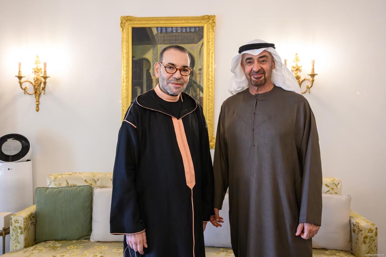 جلالة الملك يلتقي رئيس دولة الإمارات الشقيقة خلال تواجده بالمملكة المغربية