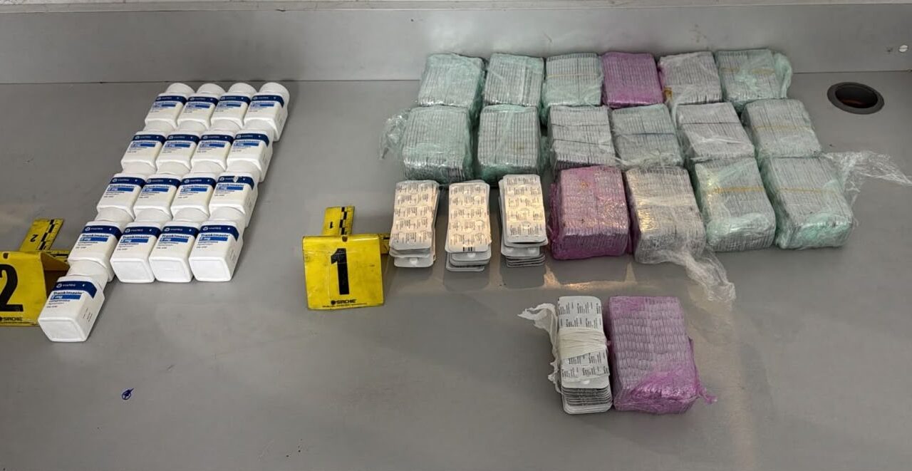 طنجة المتوسط.. إحباط إدخال 14 ألف قرص طبي مخدر وتوقيف سائق شاحنة