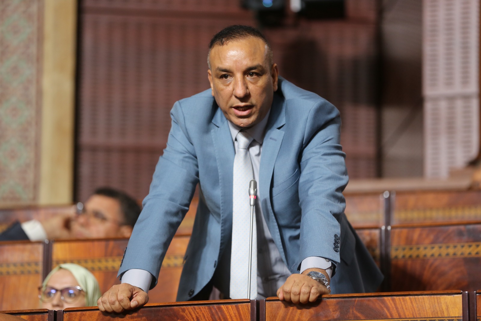 حسن أومريبط يسائل وزير النقل بشأن أزمة التنقل بأنزا العليا وتدارت، ويطالب ببدائل فورية وتوسيع شبكة الحافلات وسيارات الأجرة