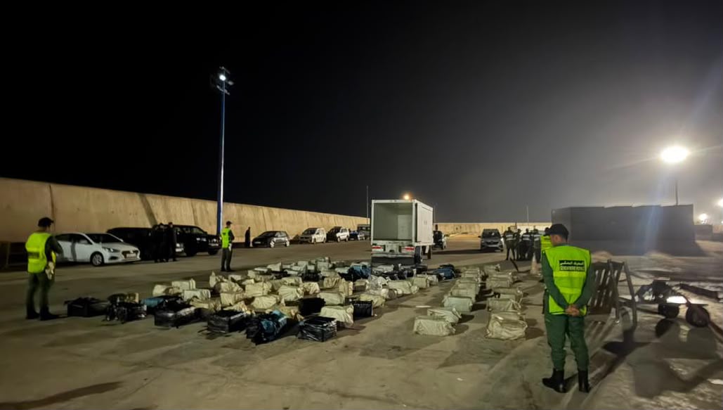 الدرك الملكي يوجّه ضربة موجعة لمافيات الكوكايين.. إحباط تهريب أكثر من 3 أطنان قبالة سواحل طرفاية