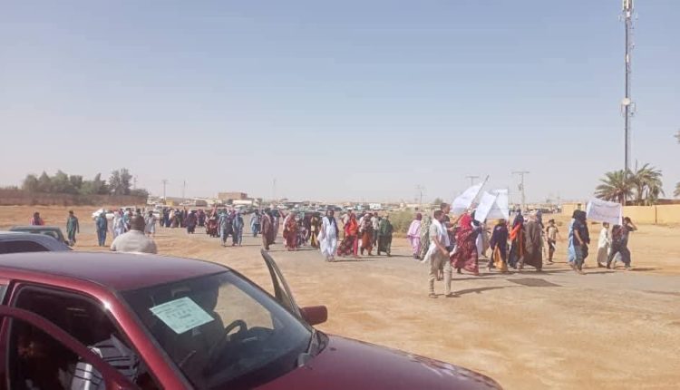 إحتجاجات بمخيمات تندوف ضد تدهور أوضاع المرضى وإتهامات بالتلاعب في لوائح الإستفادة من العلاج
