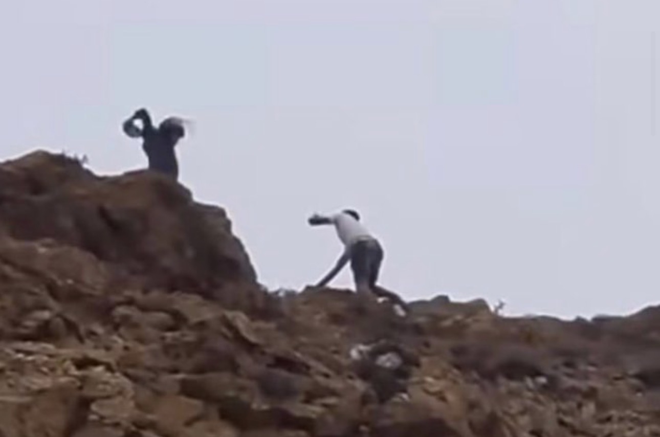 فيديو يثير الجدل.. مطالب بمحاسبة عنصر من القوات المساعدة بعد تصرف خطير قرب سبتة