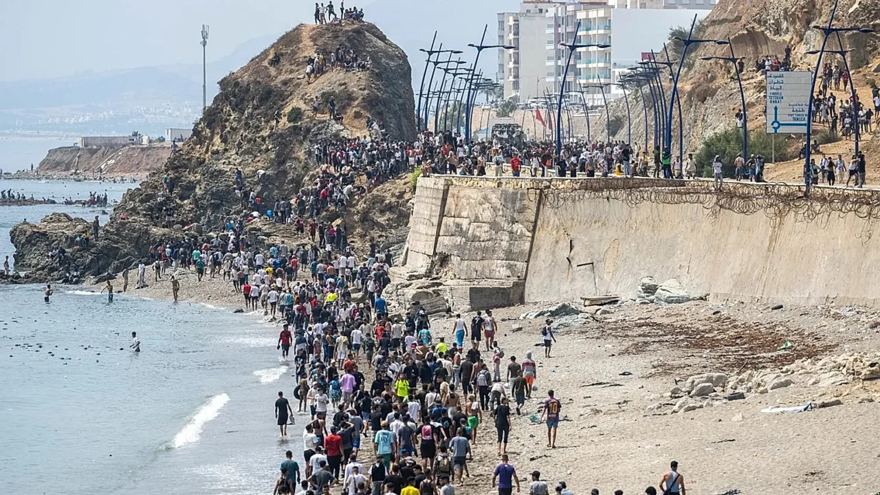 أحداث سبتة تكشف ثغرات التدبير الإسباني للهجرة.. المغرب حذر من تداعيات القرار القضائي