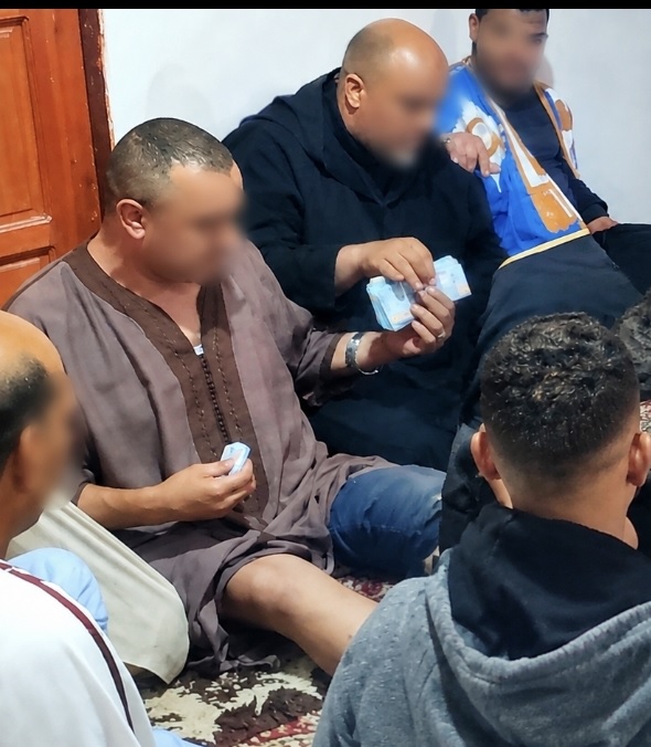 حقيقة صور أثارت جدلاً حول توزيع أموال داخل مسجد بسيدي بورجا