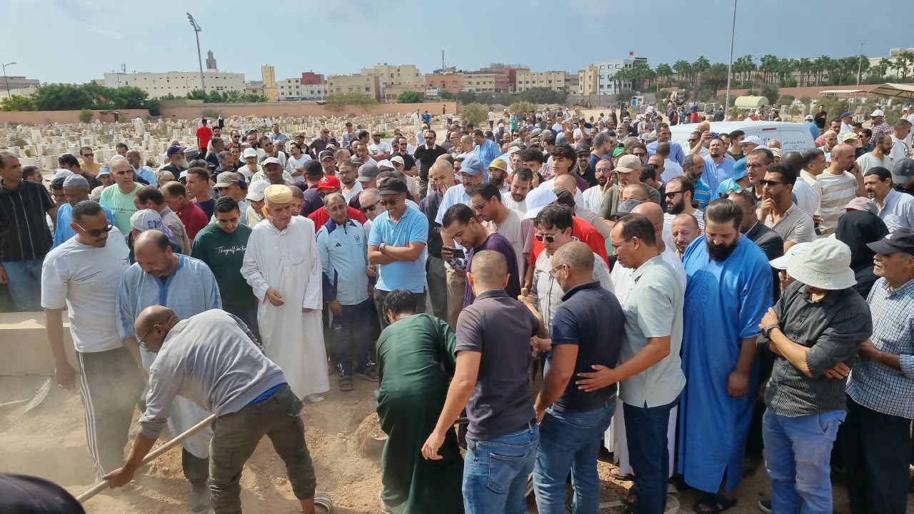 جنازة مهيبة للصحافي يوسف العمادي بالدشيرة الجهادية.. زملاء المهنة وأصدقاؤه يودعونه بقلوب يعتصرها الحزن.