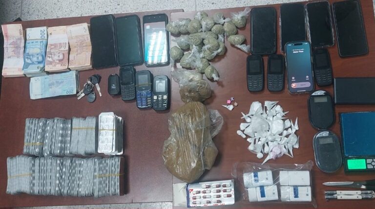 مكافحة الاتجار بالمخدرات.. توقيف شخصين وحجز 2688 قرصا مخدرا بطنجة وإيمزورن