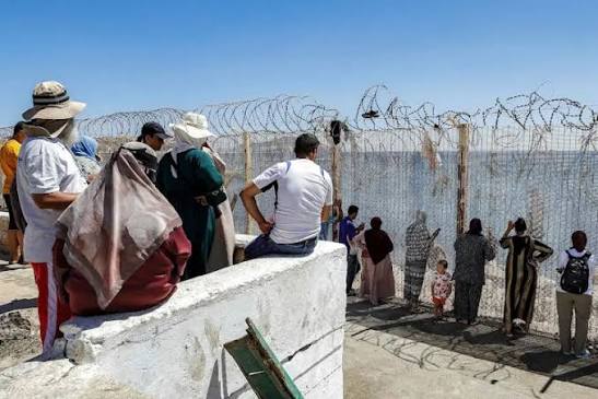 إسبانيا تسرع إجراءات إعادة المهاجرين من سبتة إلى المغرب