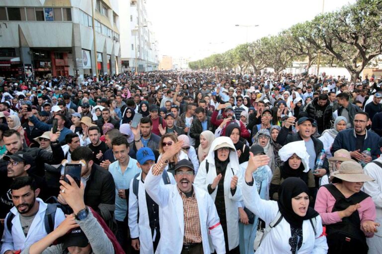 أساتذة التعاقد يطالبون الحكومة الجديدة بإنهاء النظام وإدماجهم في الوظيفة العمومية
