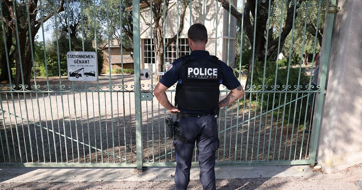توقيف خمسة أشخاص على خلفية التحقيق بسرقة لوحات من متحف رونوار في فرنسا