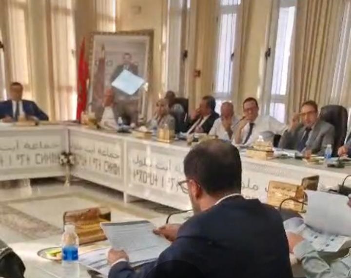 بعد تدخل عامل الإقليم.. تدبير النظافة بأيت ملول يعود إلى جدول الأعمال والتصويت بالموافقة يطوي صفحة الجدل